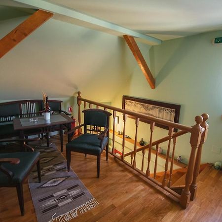 Voeroes Guest House Tîrgu Secuiesc Zewnętrze zdjęcie