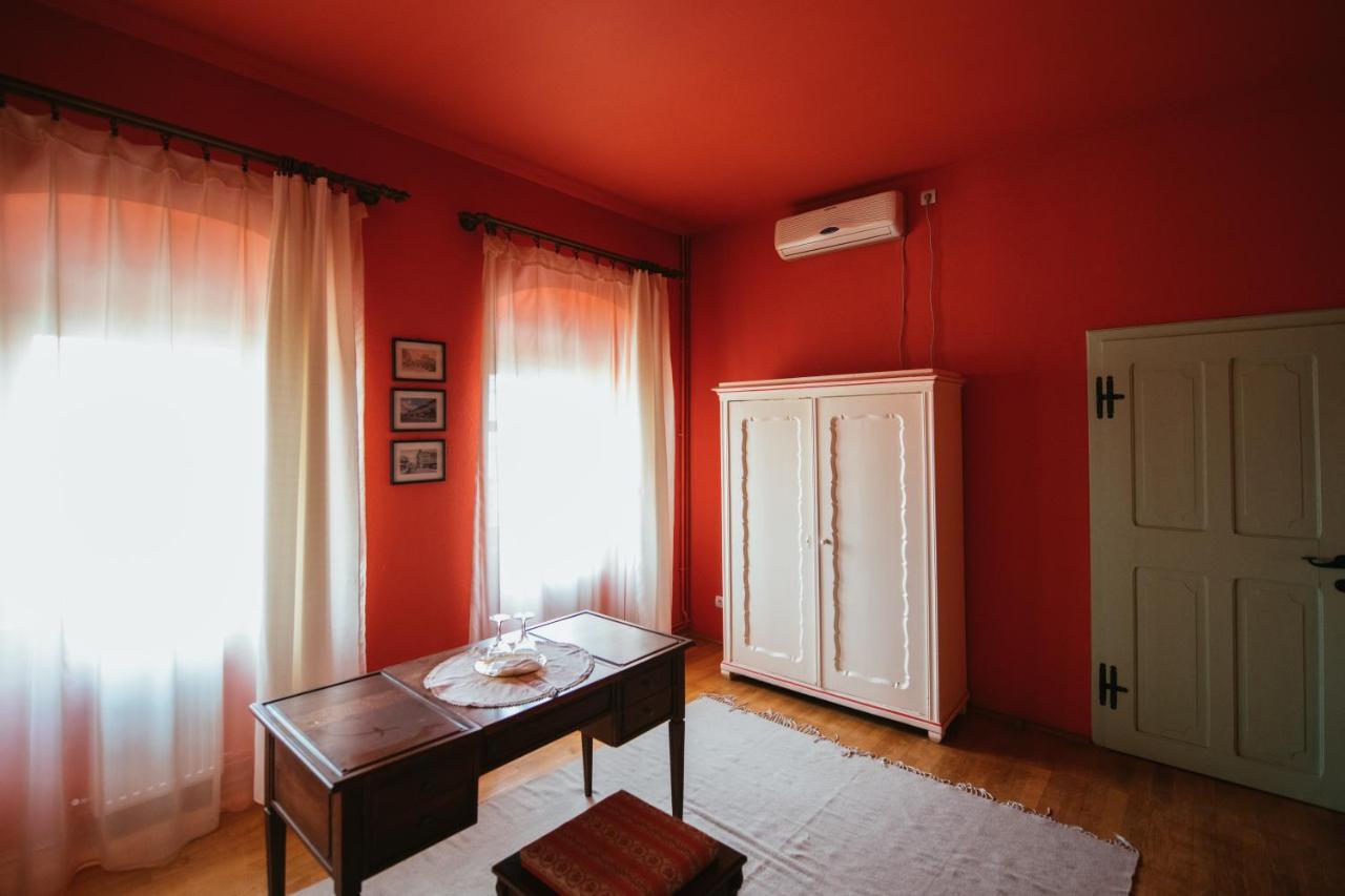 Voeroes Guest House Tîrgu Secuiesc Zewnętrze zdjęcie