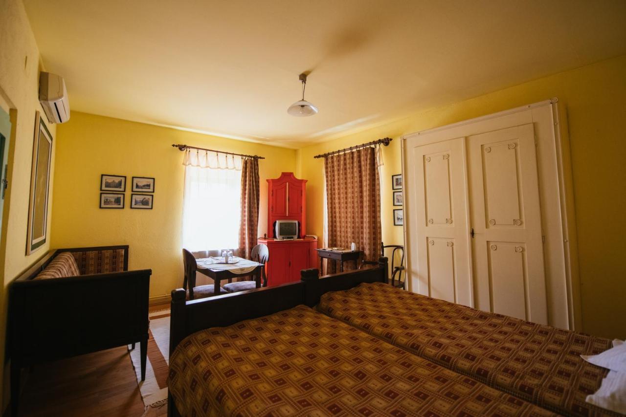 Voeroes Guest House Tîrgu Secuiesc Zewnętrze zdjęcie