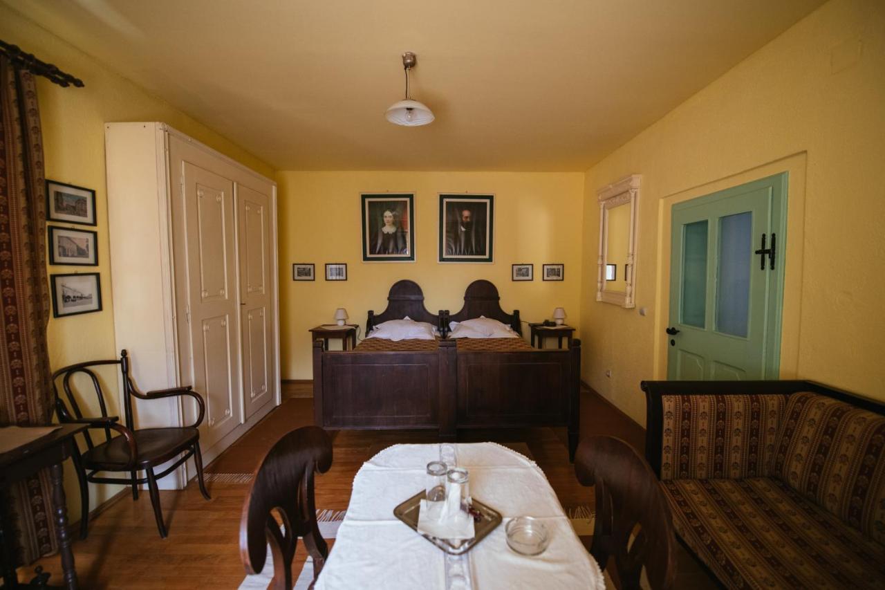 Voeroes Guest House Tîrgu Secuiesc Zewnętrze zdjęcie