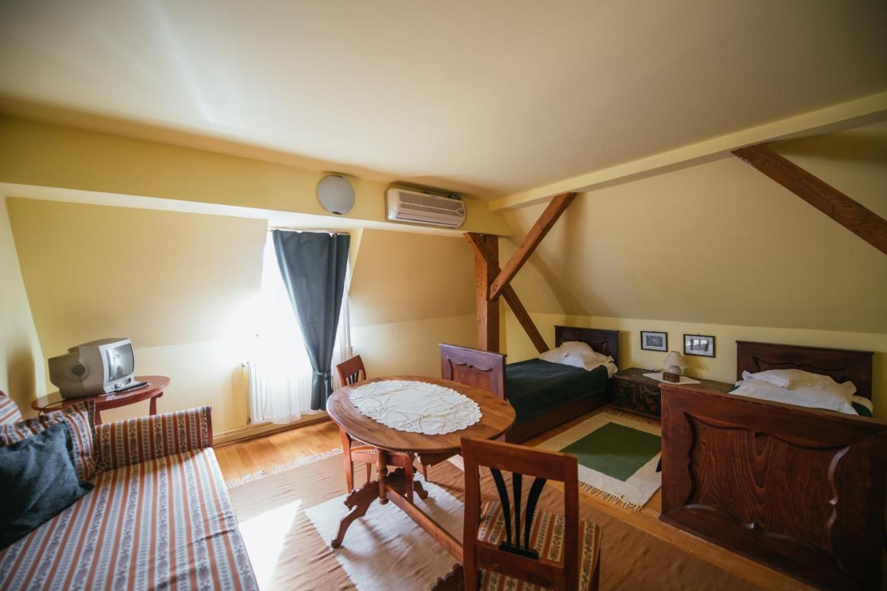 Voeroes Guest House Tîrgu Secuiesc Zewnętrze zdjęcie