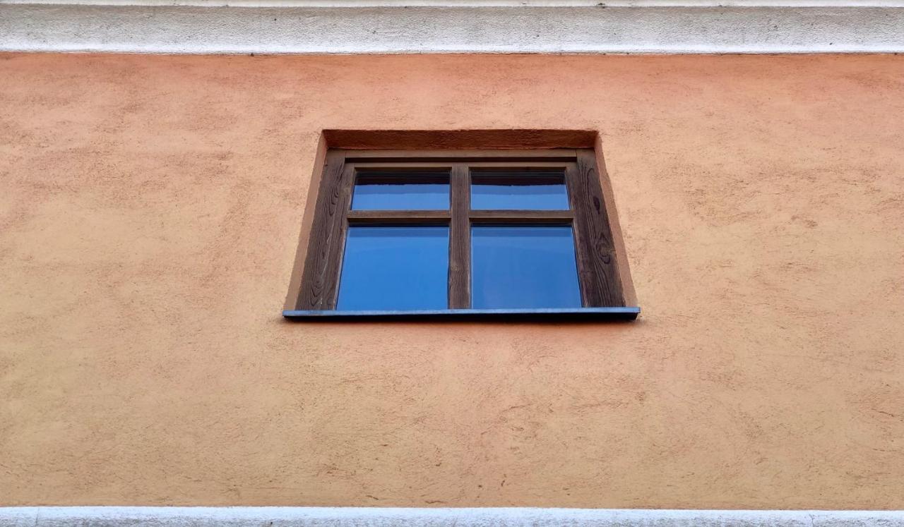 Voeroes Guest House Tîrgu Secuiesc Zewnętrze zdjęcie