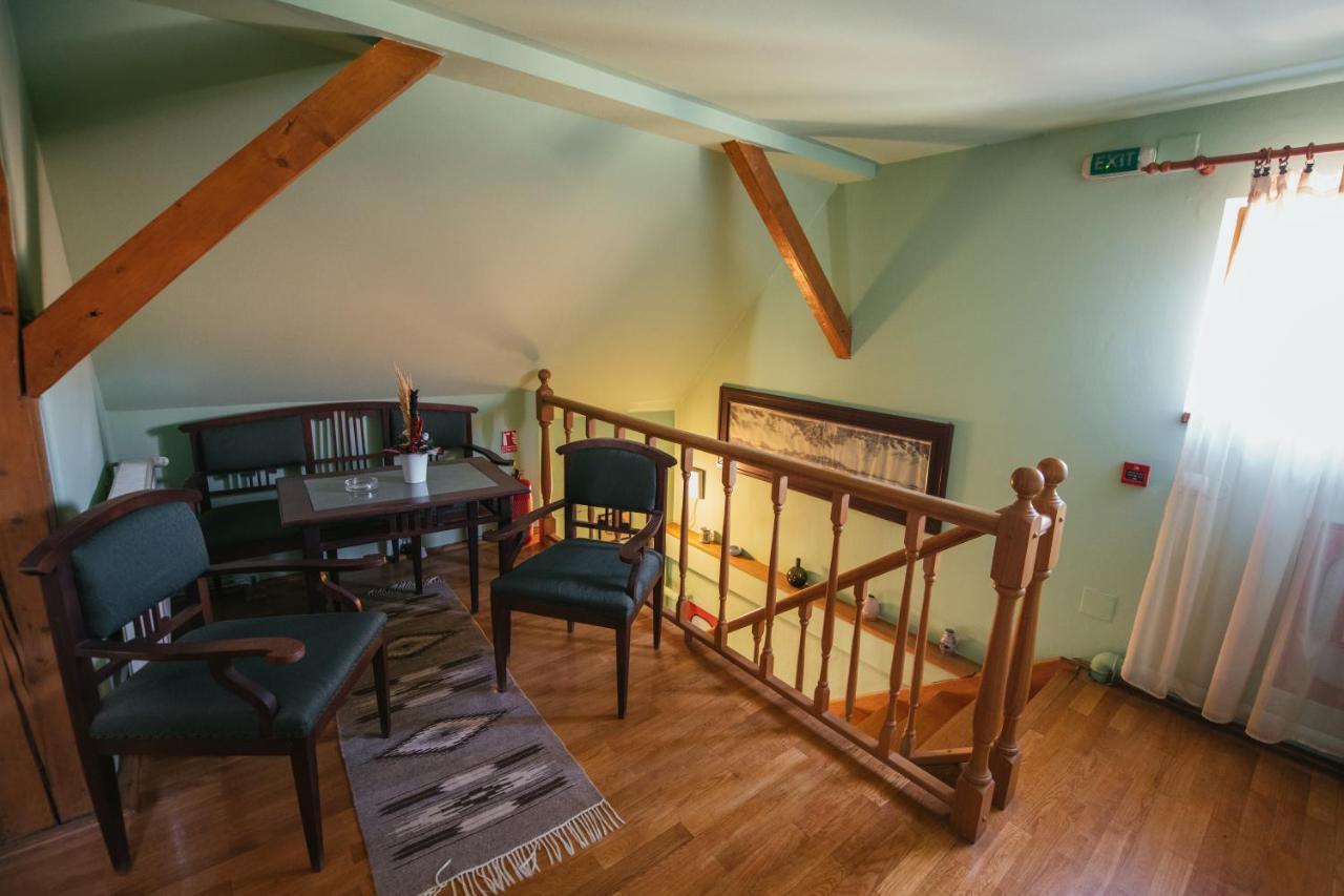 Voeroes Guest House Tîrgu Secuiesc Zewnętrze zdjęcie