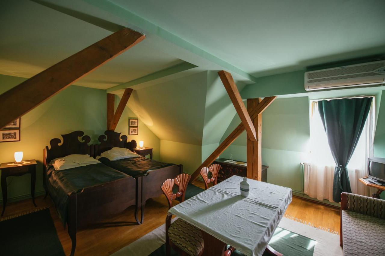 Voeroes Guest House Tîrgu Secuiesc Zewnętrze zdjęcie