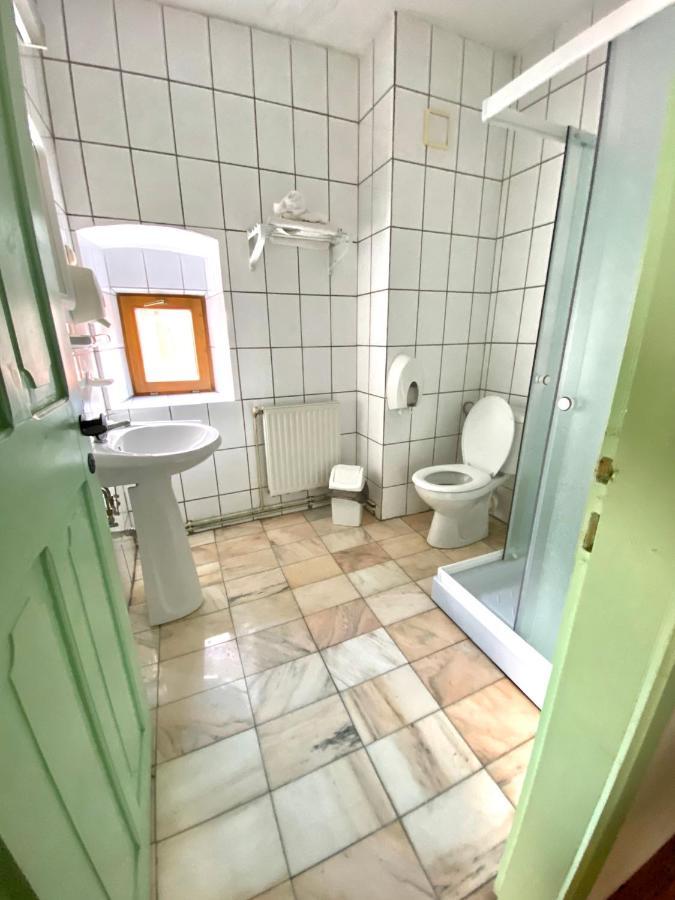 Voeroes Guest House Tîrgu Secuiesc Zewnętrze zdjęcie